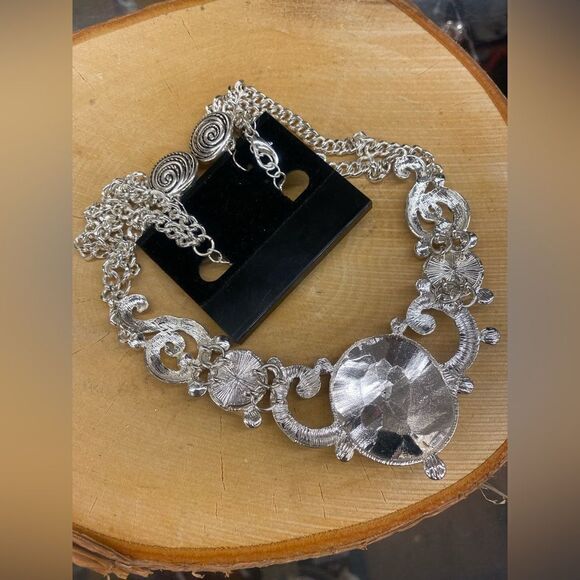 Silvertone 3pc Swirl  Necklace Set - Picture 2 of 3